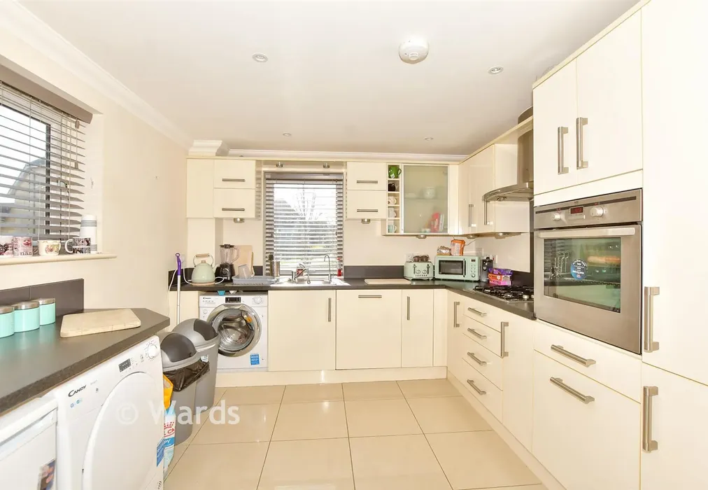 Kitchen - Paxton Avenue, Hawkinge, Folkestone, Kent - Wards of Kent