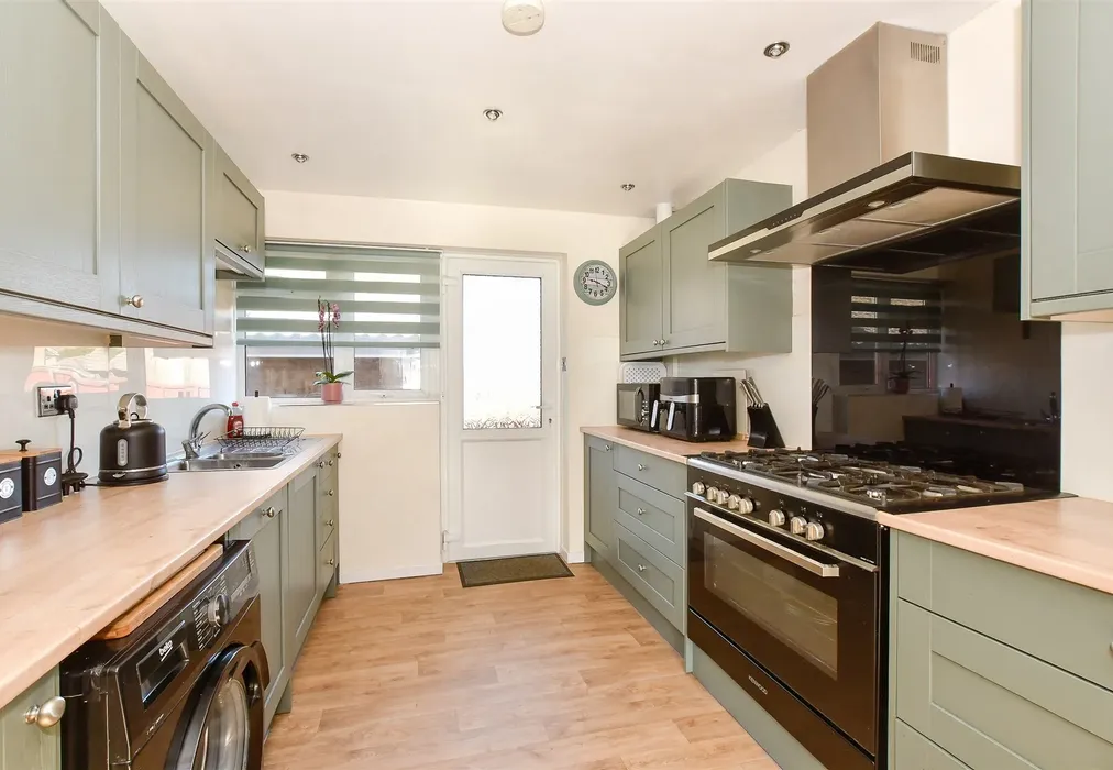 Kitchen - Plover Close, Sandown, Isle of Wight - Wards of Kent