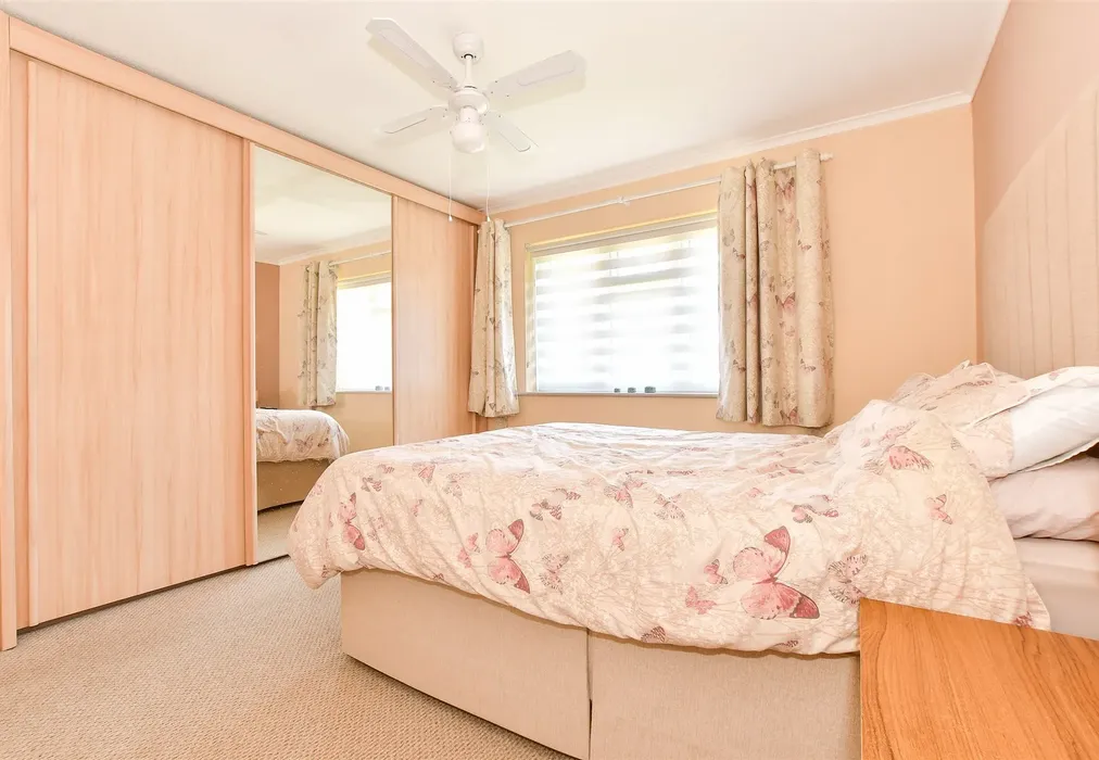 Bedroom 1 - Plover Close, Sandown, Isle of Wight - Wards of Kent