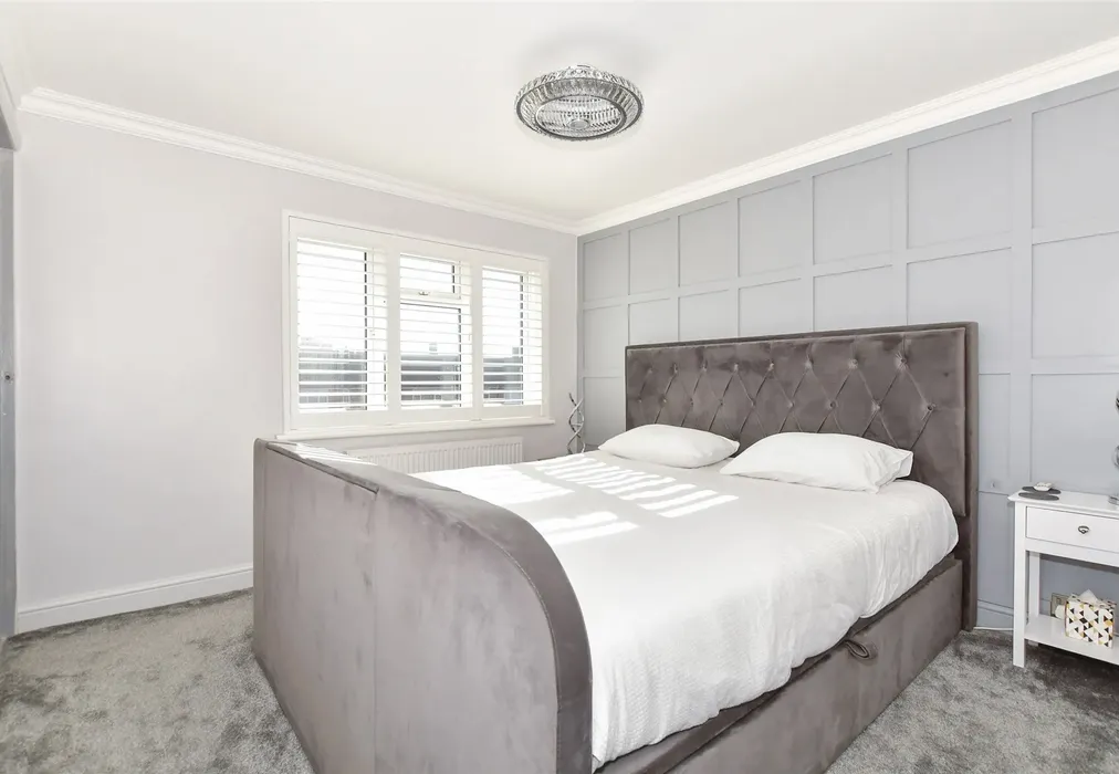 Bedroom 1 - Columbine Close, East Malling, West Malling, Kent - Wards of Kent