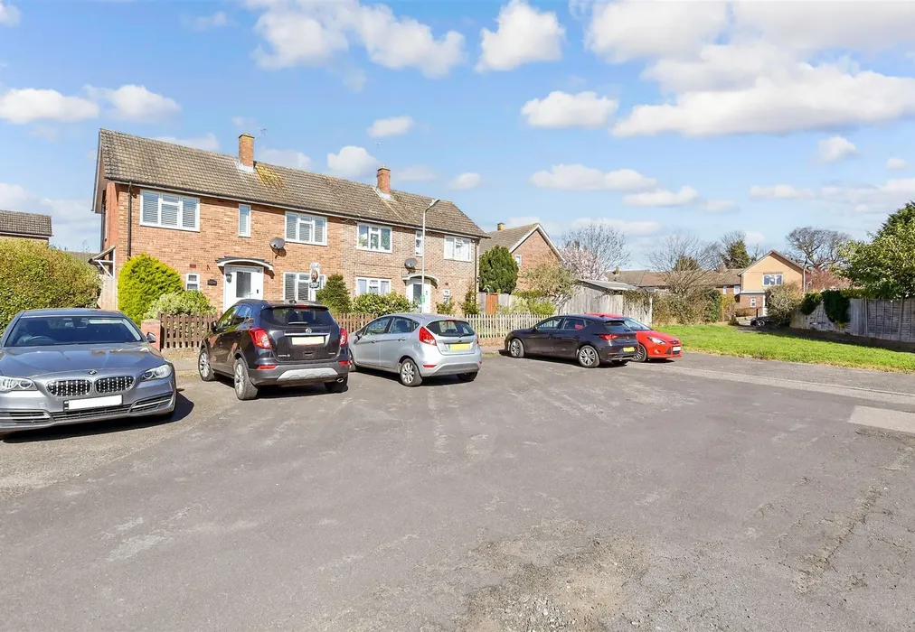 Driveway/Parking - Columbine Close, East Malling, West Malling, Kent - Wards of Kent