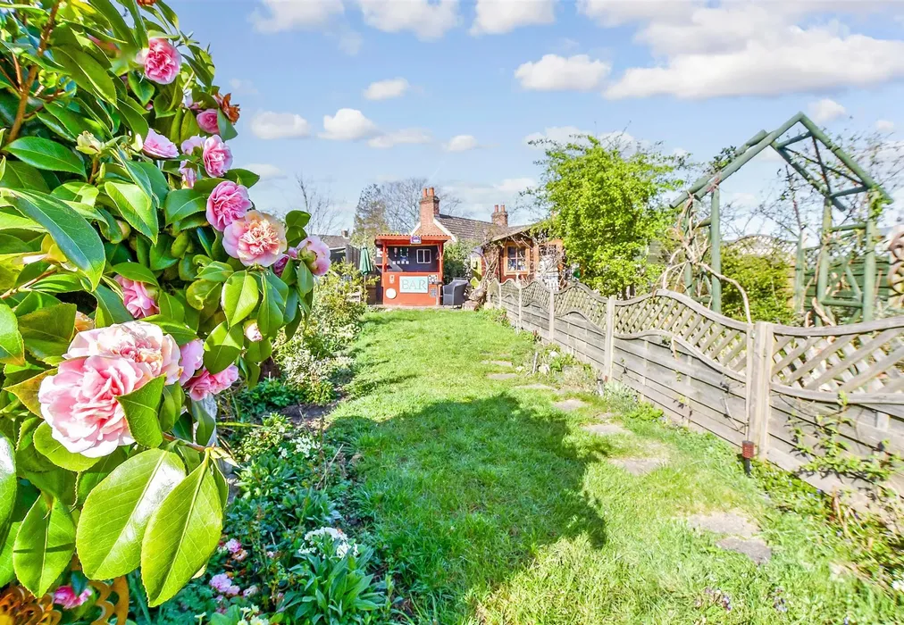External Lifestyle Photograph - Lavender Hill, Tonbridge, Kent - Wards of Kent