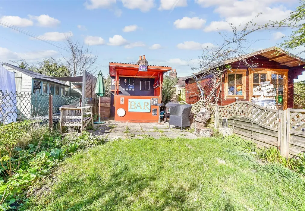 External Lifestyle Photograph - Lavender Hill, Tonbridge, Kent - Wards of Kent