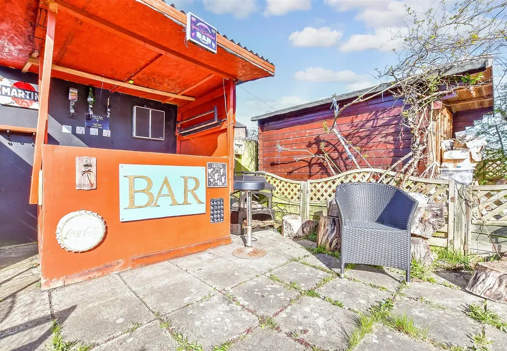 External Lifestyle Photograph - Lavender Hill, Tonbridge, Kent - Wards of Kent