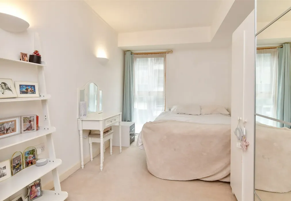 Bedroom 1 - New England Street, Brighton, East Sussex - Wards of Kent