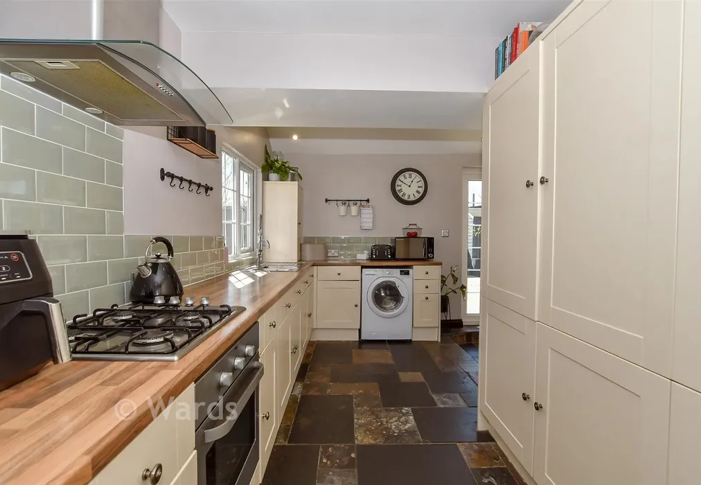 Kitchen - Robson Drive, Aylesford, Kent - Wards of Kent