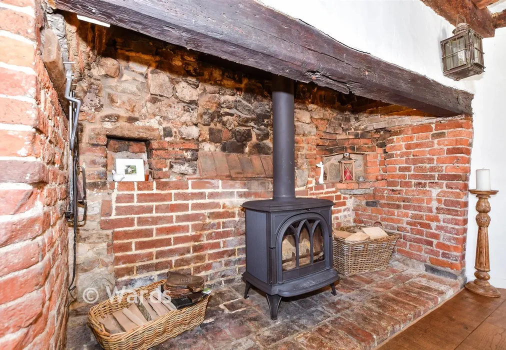 Internal Feature - Laddingford, Maidstone, Kent - Wards of Kent