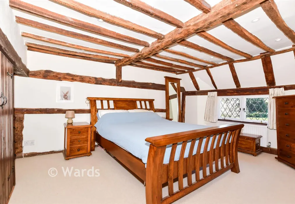 Bedroom 1 - Laddingford, Maidstone, Kent - Wards of Kent