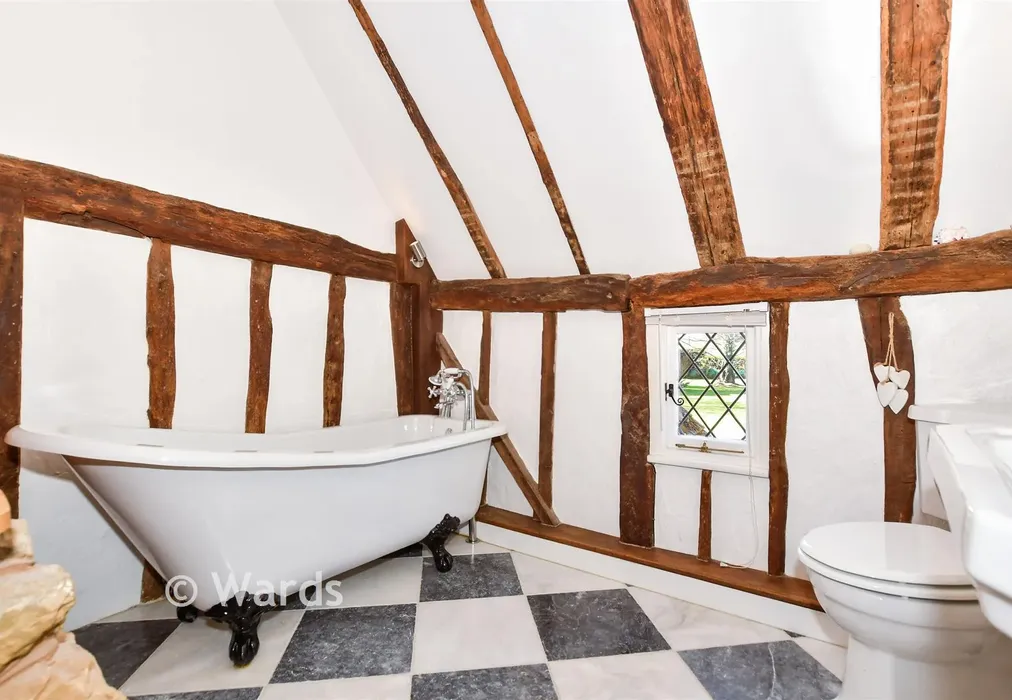 Bathroom - Laddingford, Maidstone, Kent - Wards of Kent