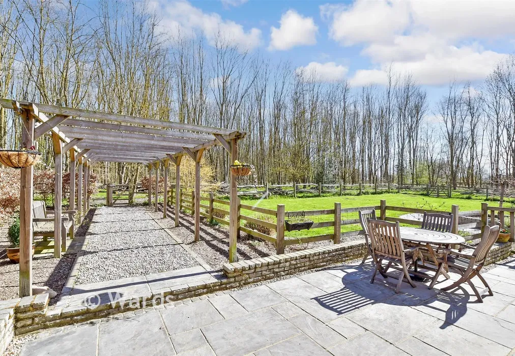 Rear Garden - Laddingford, Maidstone, Kent - Wards of Kent