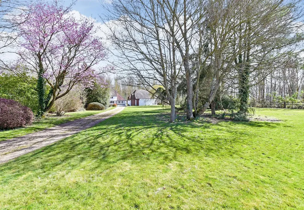 Driveway/Parking - Laddingford, Maidstone, Kent - Wards of Kent
