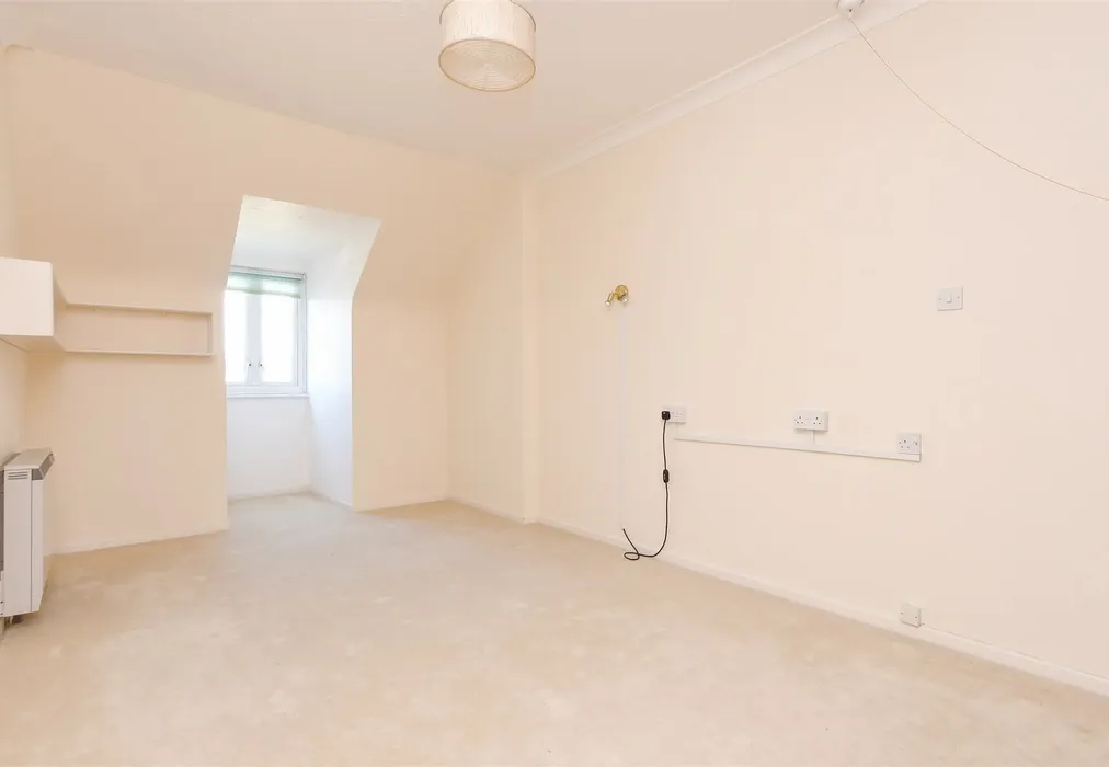 Bedroom 1 - Station Road, Dorking, Surrey - Wards of Kent