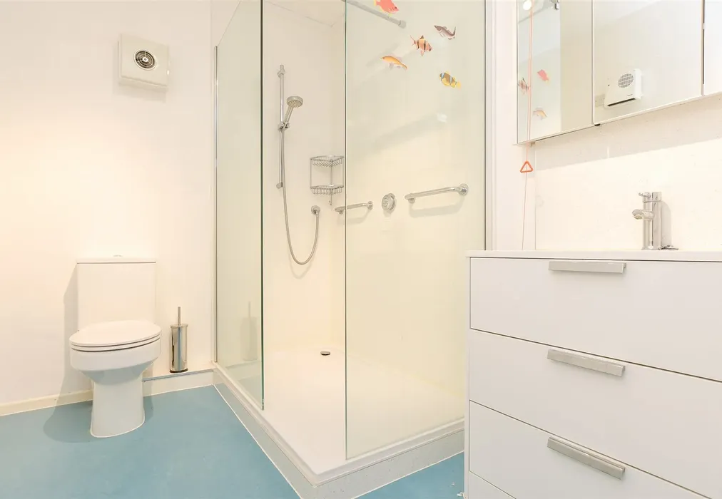 Shower Room - Station Road, Dorking, Surrey - Wards of Kent
