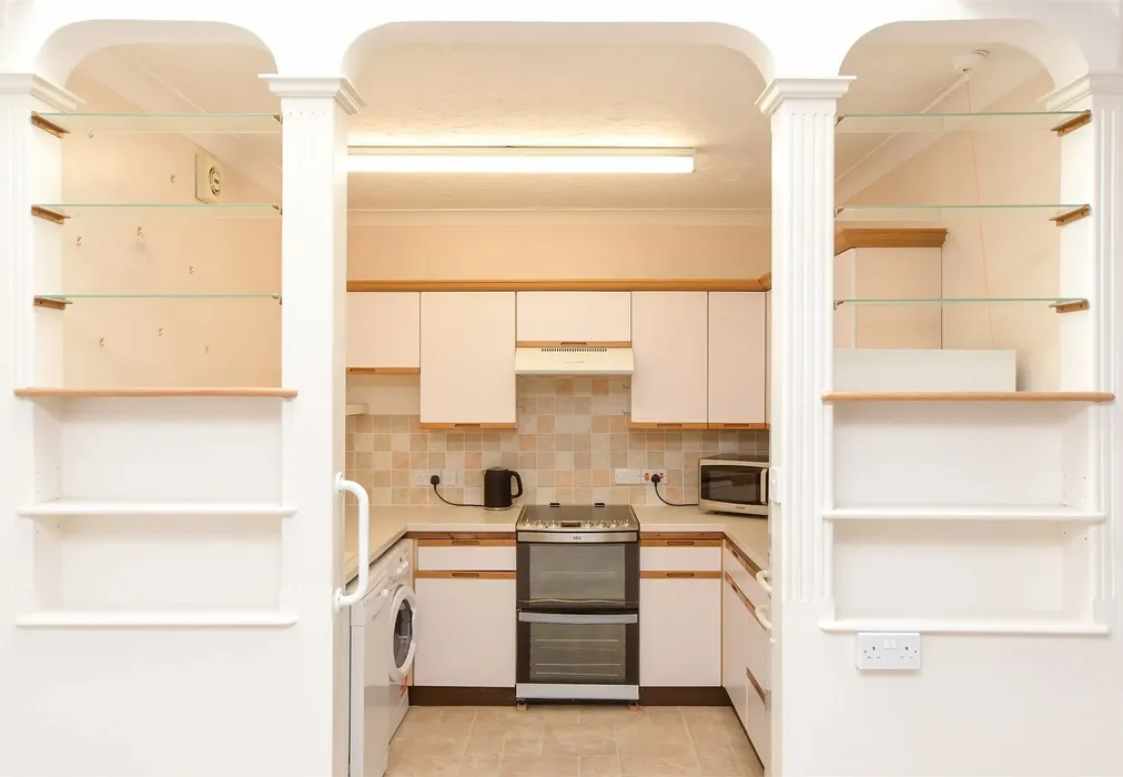 Internal Lifestyle Photograph - Station Road, Dorking, Surrey - Wards of Kent