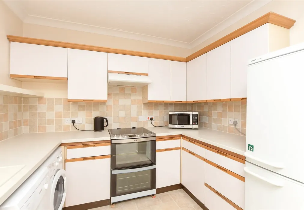 Kitchen - Station Road, Dorking, Surrey - Wards of Kent