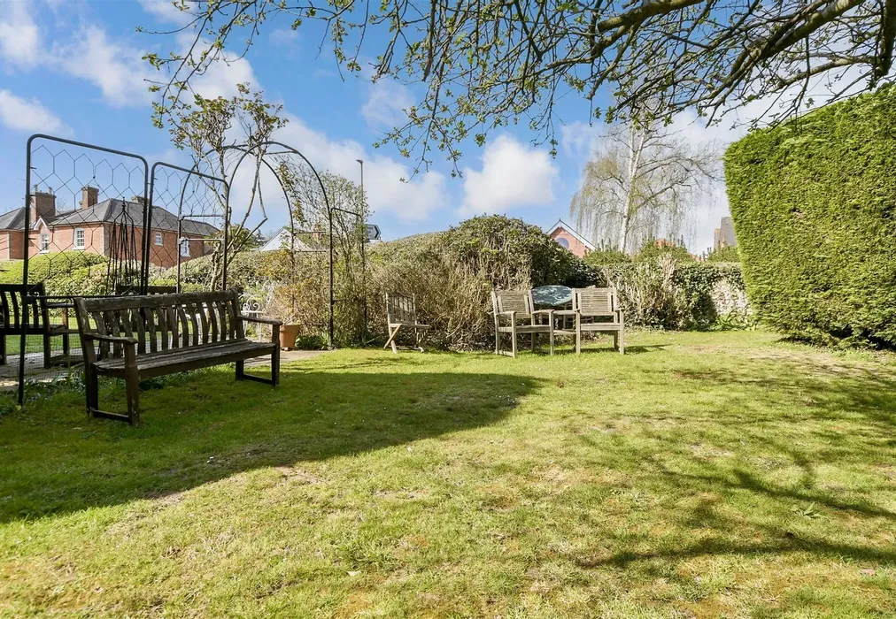 Communal Gardens - Station Road, Dorking, Surrey - Wards of Kent