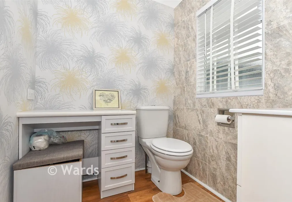 En-Suite - Shenley Park, Ashford, Kent - Wards of Kent