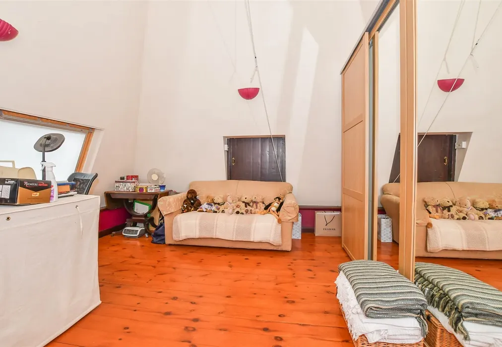 Loft Room - Marden Road, Staplehurst, Tonbridge, Kent - Wards of Kent