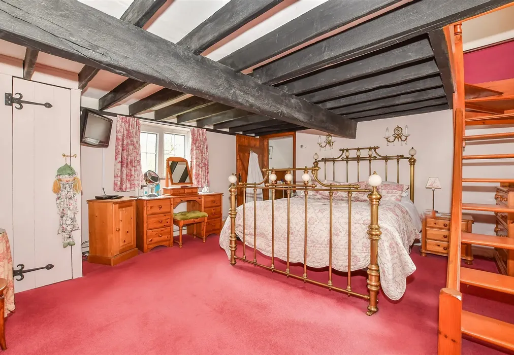 Bedroom 1 - Marden Road, Staplehurst, Tonbridge, Kent - Wards of Kent