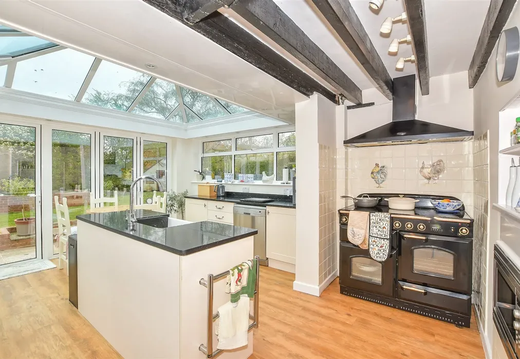 Kitchen - Marden Road, Staplehurst, Tonbridge, Kent - Wards of Kent