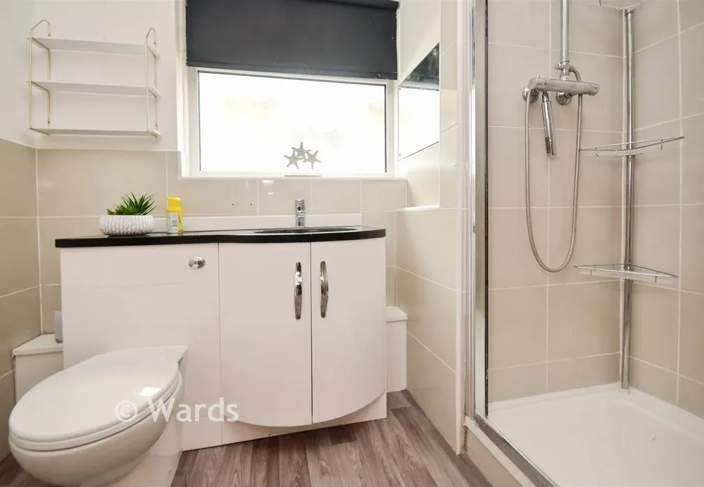 Bathroom - Crabble Road, Dover, Kent - Wards of Kent