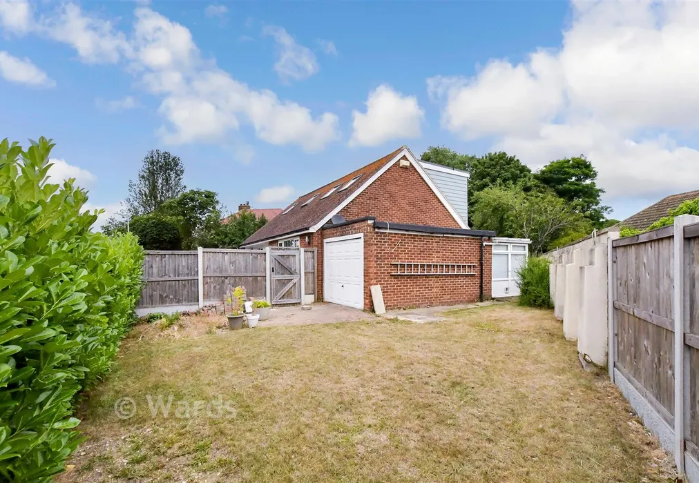 Side Garden - Rosemary Avenue, Broadstairs, Kent - Wards of Kent