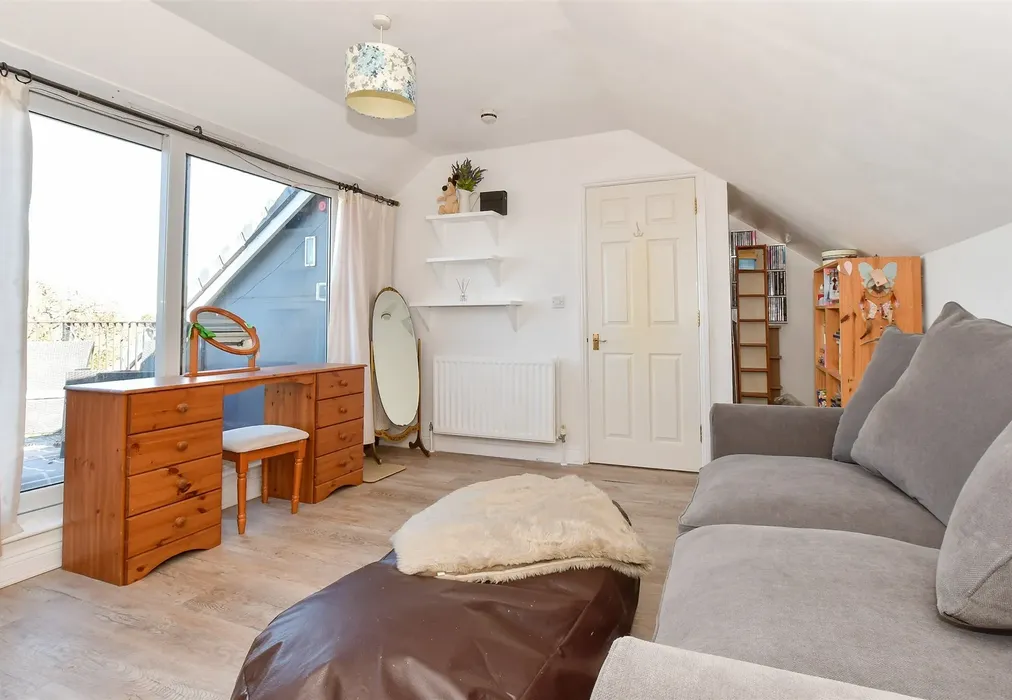 Bedroom 3 - Roselands, Totland Bay, Isle of Wight - Wards of Kent