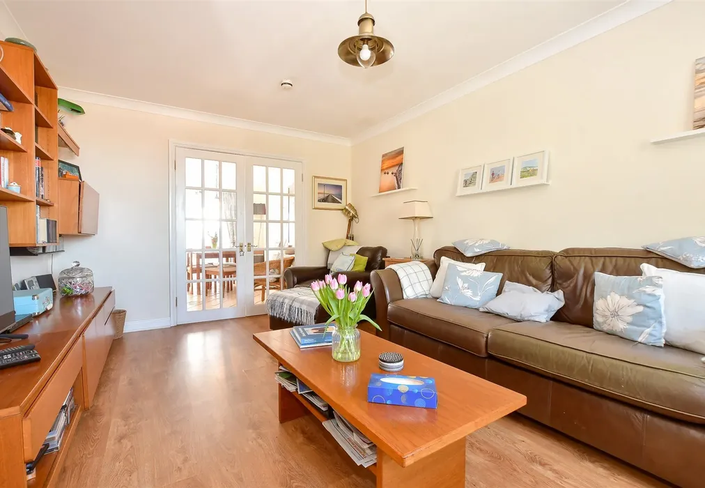 Lounge - Roselands, Totland Bay, Isle of Wight - Wards of Kent