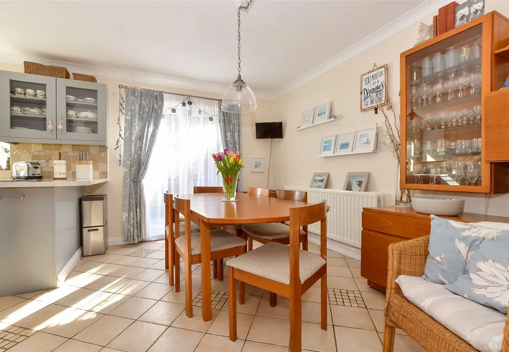 Dining Area - Roselands, Totland Bay, Isle of Wight - Wards of Kent
