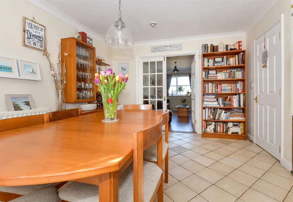 Internal Lifestyle Photograph - Roselands, Totland Bay, Isle of Wight - Wards of Kent