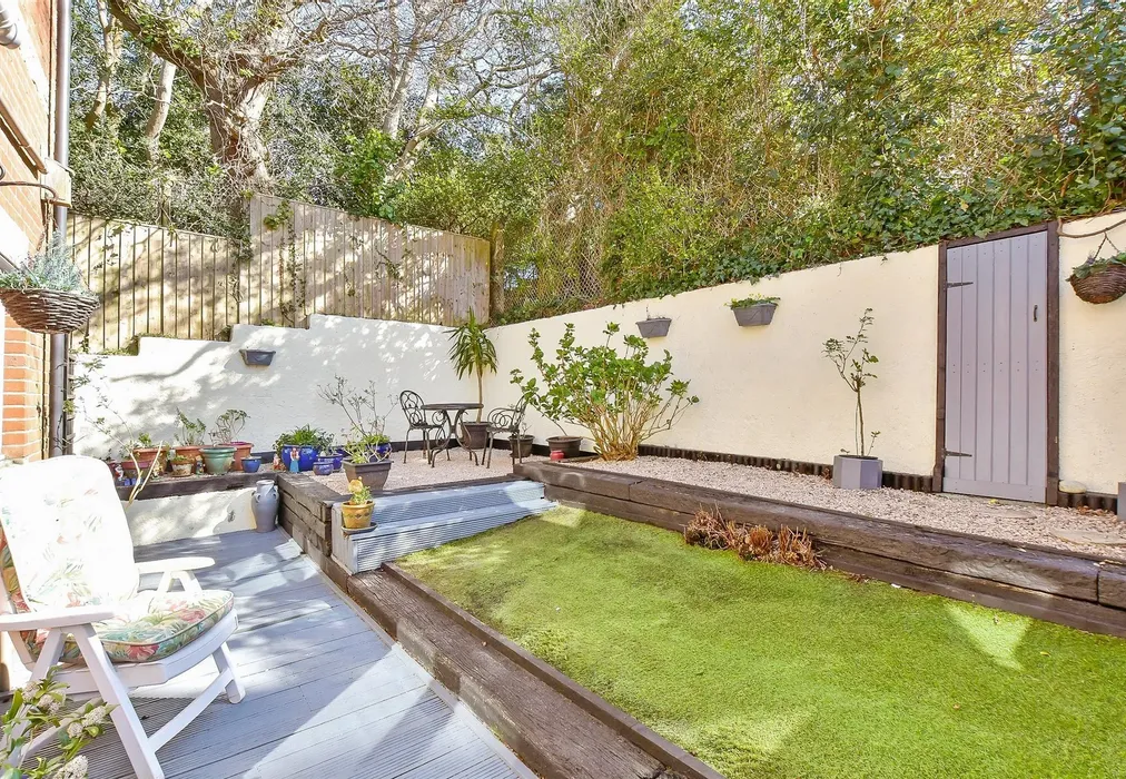 Rear Garden - Roselands, Totland Bay, Isle of Wight - Wards of Kent
