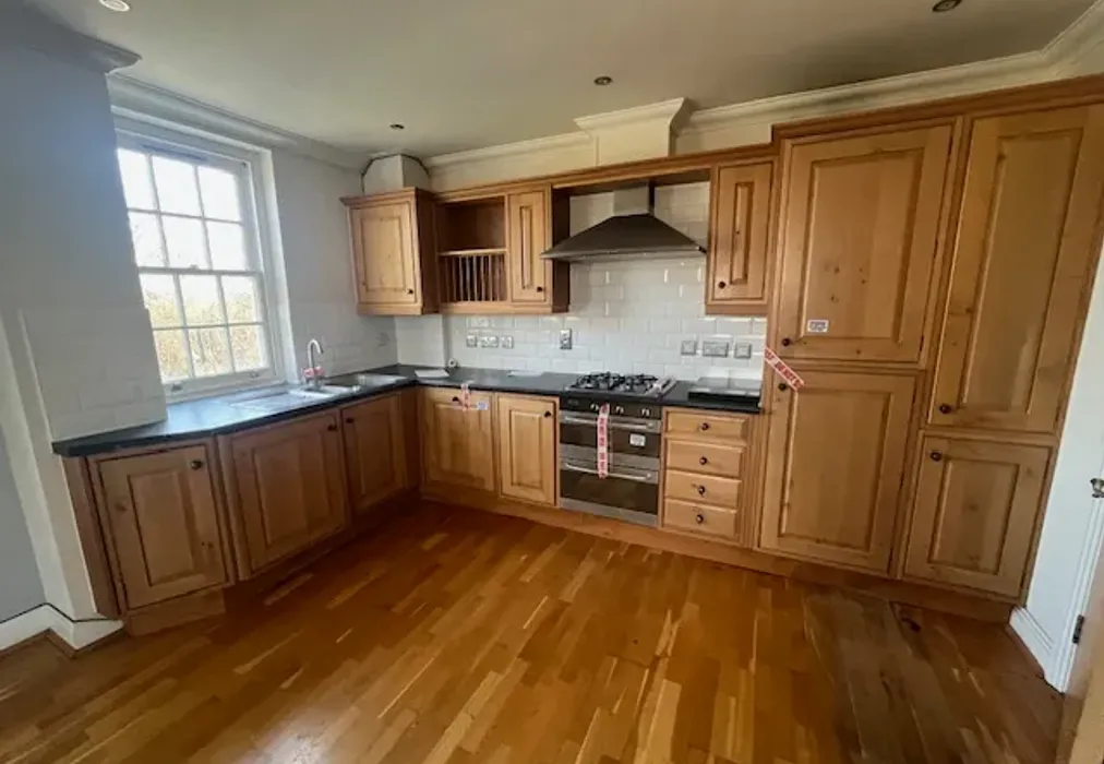 Kitchen - Church Walk, Wilmington, Dartford, Kent - Wards of Kent