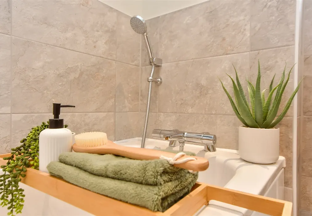 Internal Lifestyle - Chestnut Grove, Borden, Sittingbourne, Kent - Wards of Kent