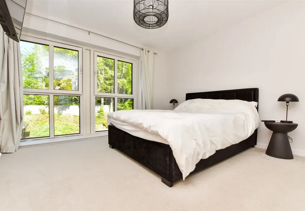 Bedroom 1 - Godstone Road, Caterham, Surrey - Wards of Kent