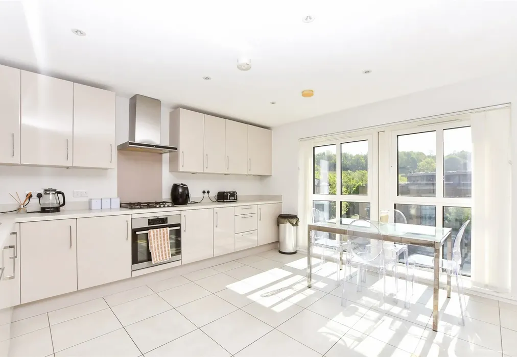Kitchen - Godstone Road, Caterham, Surrey - Wards of Kent