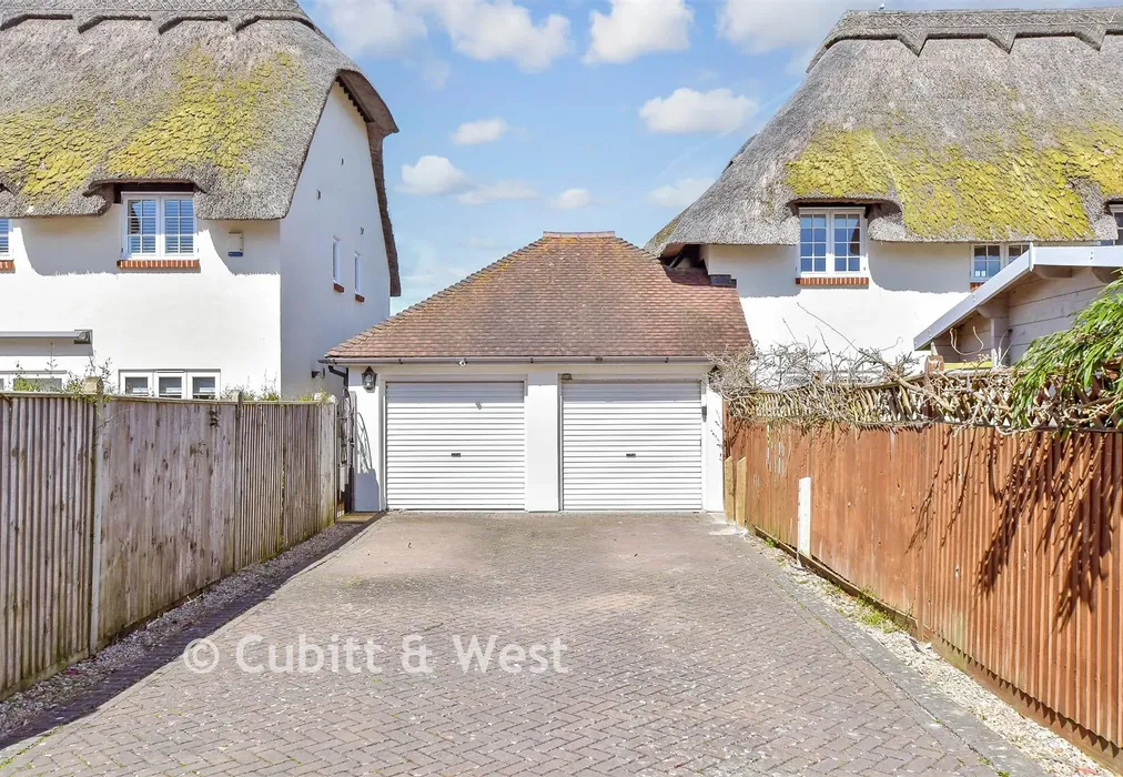 Driveway/Parking - Waterford Gardens, Climping, West Sussex - Wards of Kent