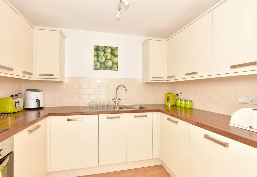 Kitchen - Sandbanks, Sandown, Isle of Wight - Wards of Kent