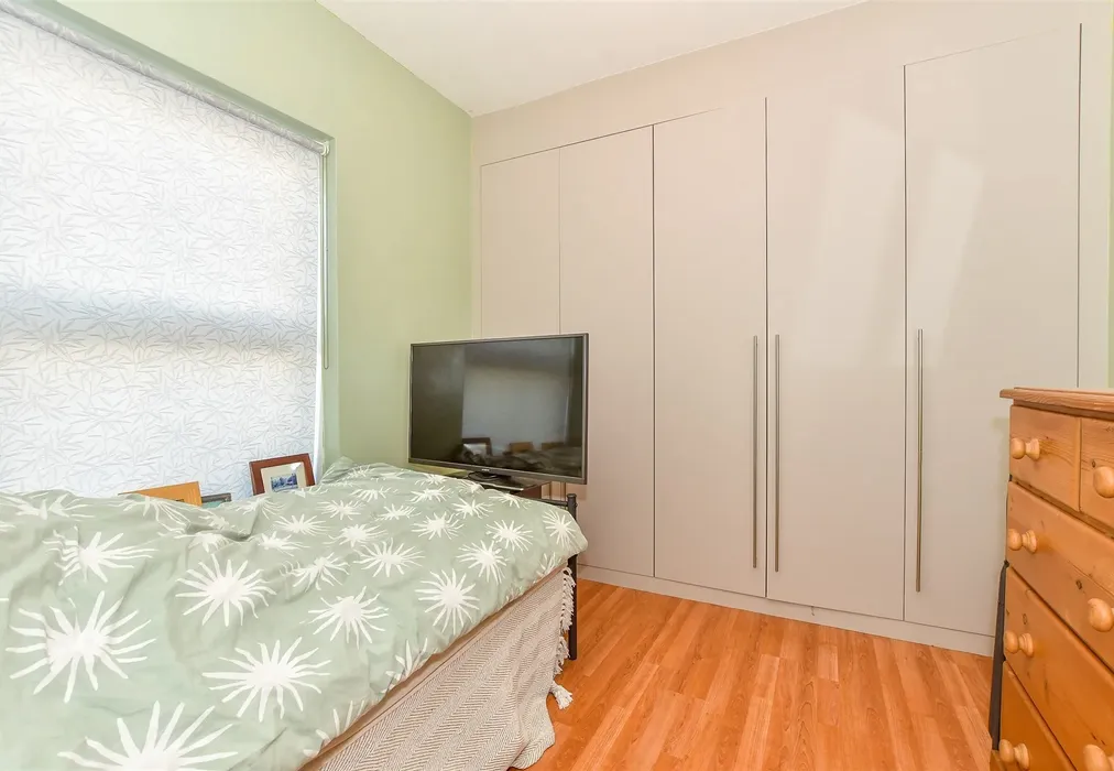 Bedroom 2 - West Parade, Hythe, Kent - Wards of Kent