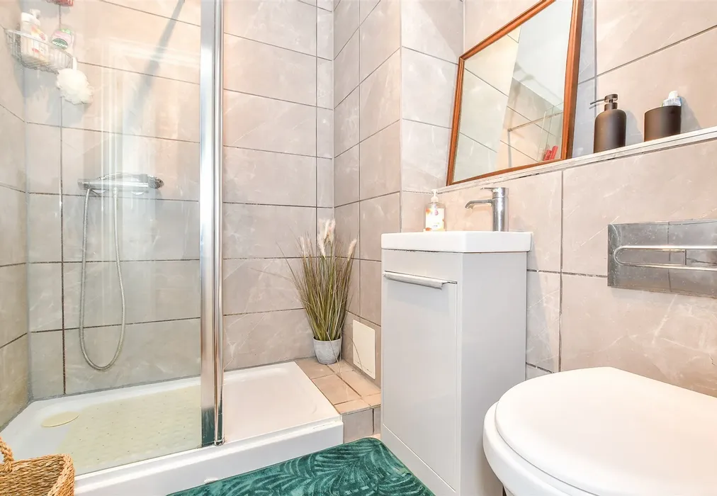 En-Suite Shower Room - West Parade, Hythe, Kent - Wards of Kent