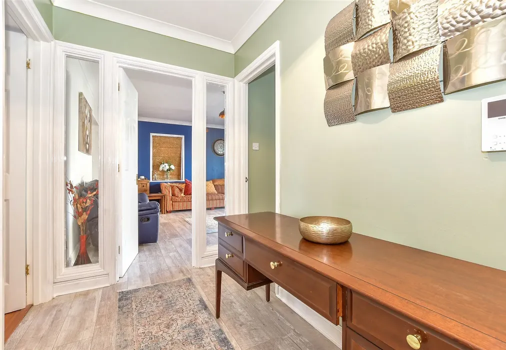 Hallway - West Parade, Hythe, Kent - Wards of Kent