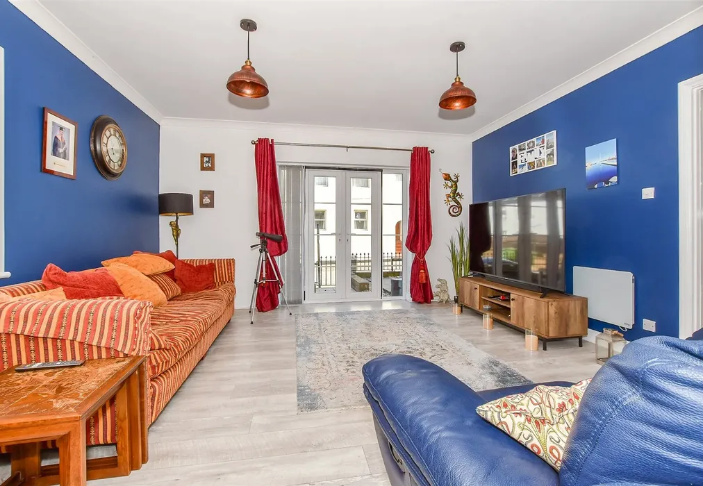Lounge/Diner - West Parade, Hythe, Kent - Wards of Kent