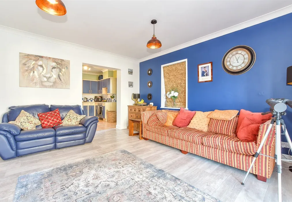 Lounge/Diner - West Parade, Hythe, Kent - Wards of Kent