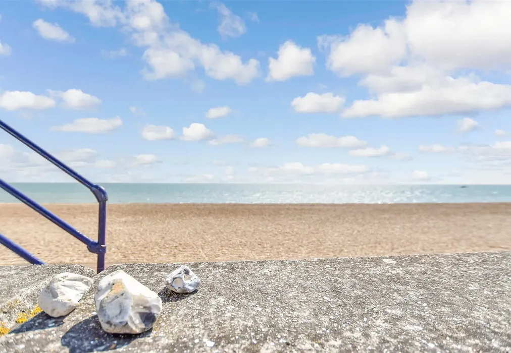 External Lifestyle Photograph - West Parade, Hythe, Kent - Wards of Kent