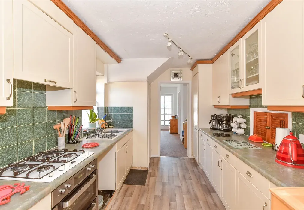 Kitchen - Jubilee Road, Littlebourne, Canterbury, Kent - Wards of Kent