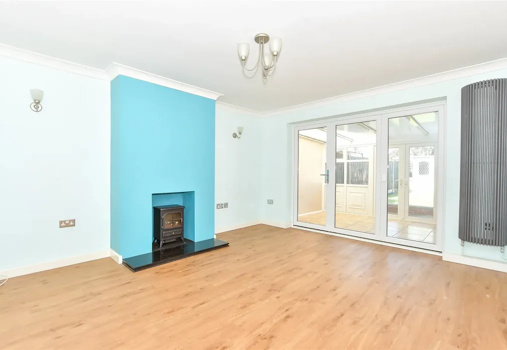 Lounge - Haslar Crescent, Waterlooville, Hampshire - Wards of Kent