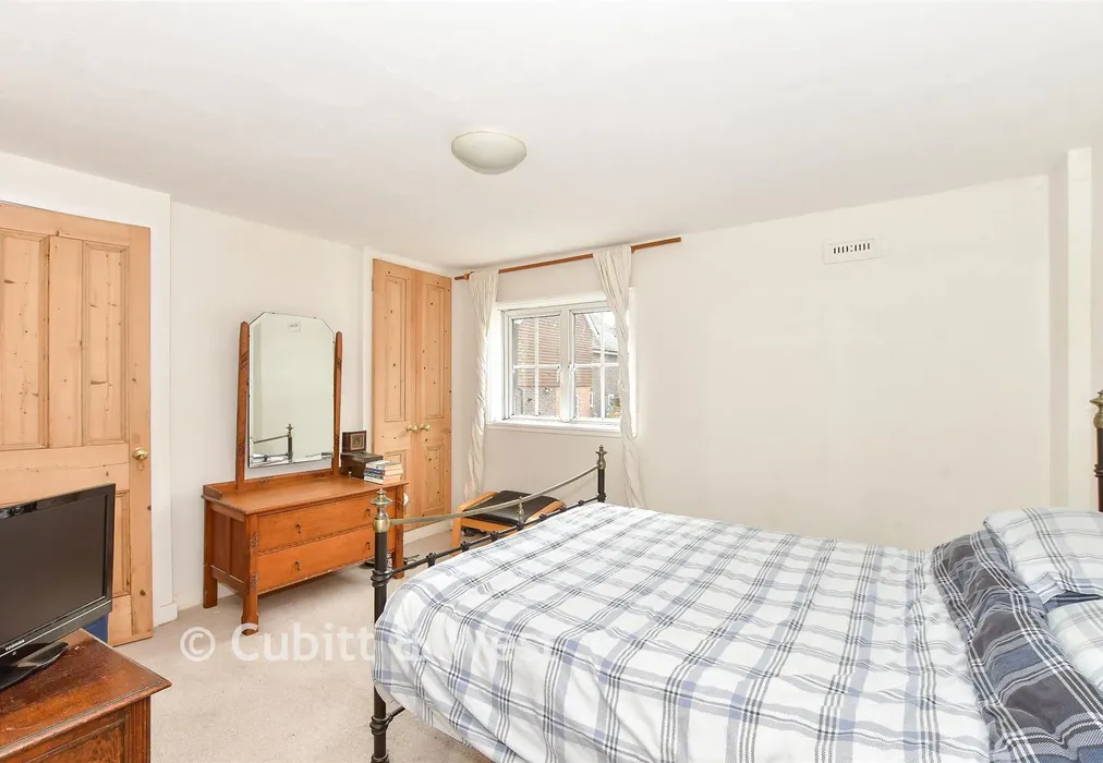 Bedroom 1 - Haywards Heath Road, Balcombe, Haywards Heath, West Sussex - Wards of Kent