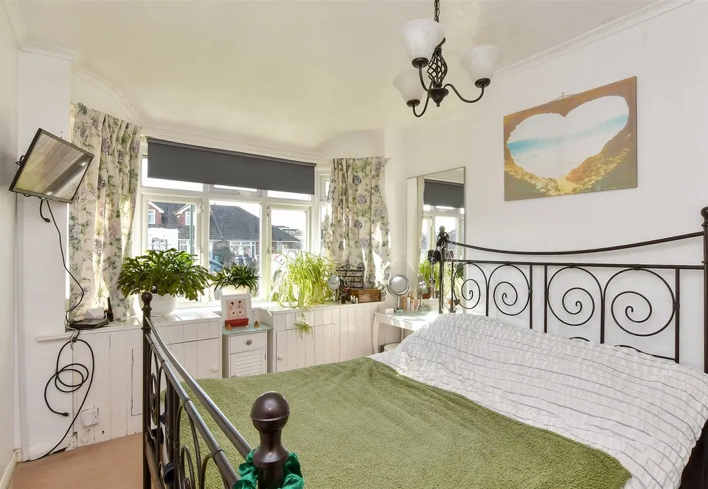 Bedroom 1 - West Way, Lancing, West Sussex - Wards of Kent