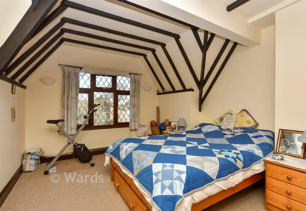 Bedroom 1 - Lower Road, Faversham, Kent - Wards of Kent
