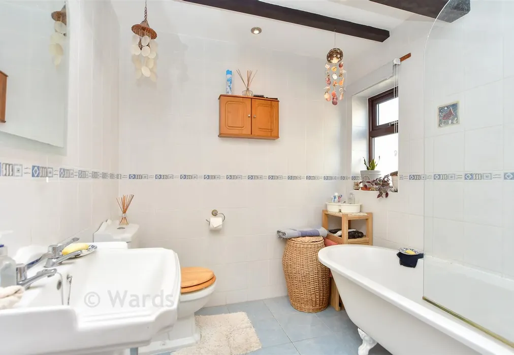 Bathroom - Lower Road, Faversham, Kent - Wards of Kent