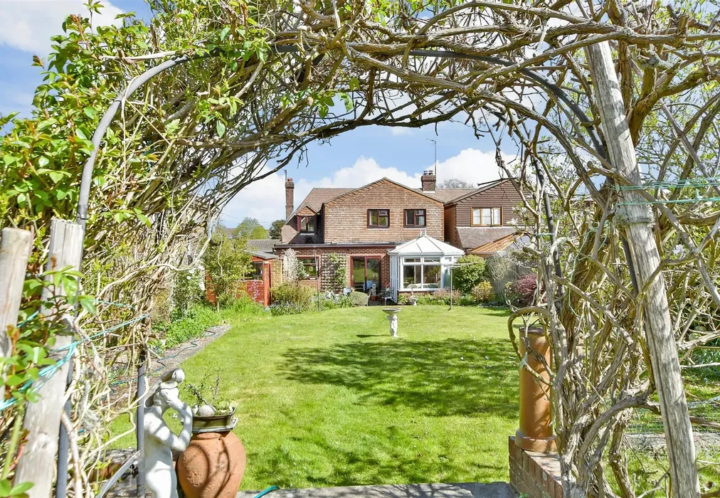 External Lifestyle Photograph - Lower Road, Faversham, Kent - Wards of Kent